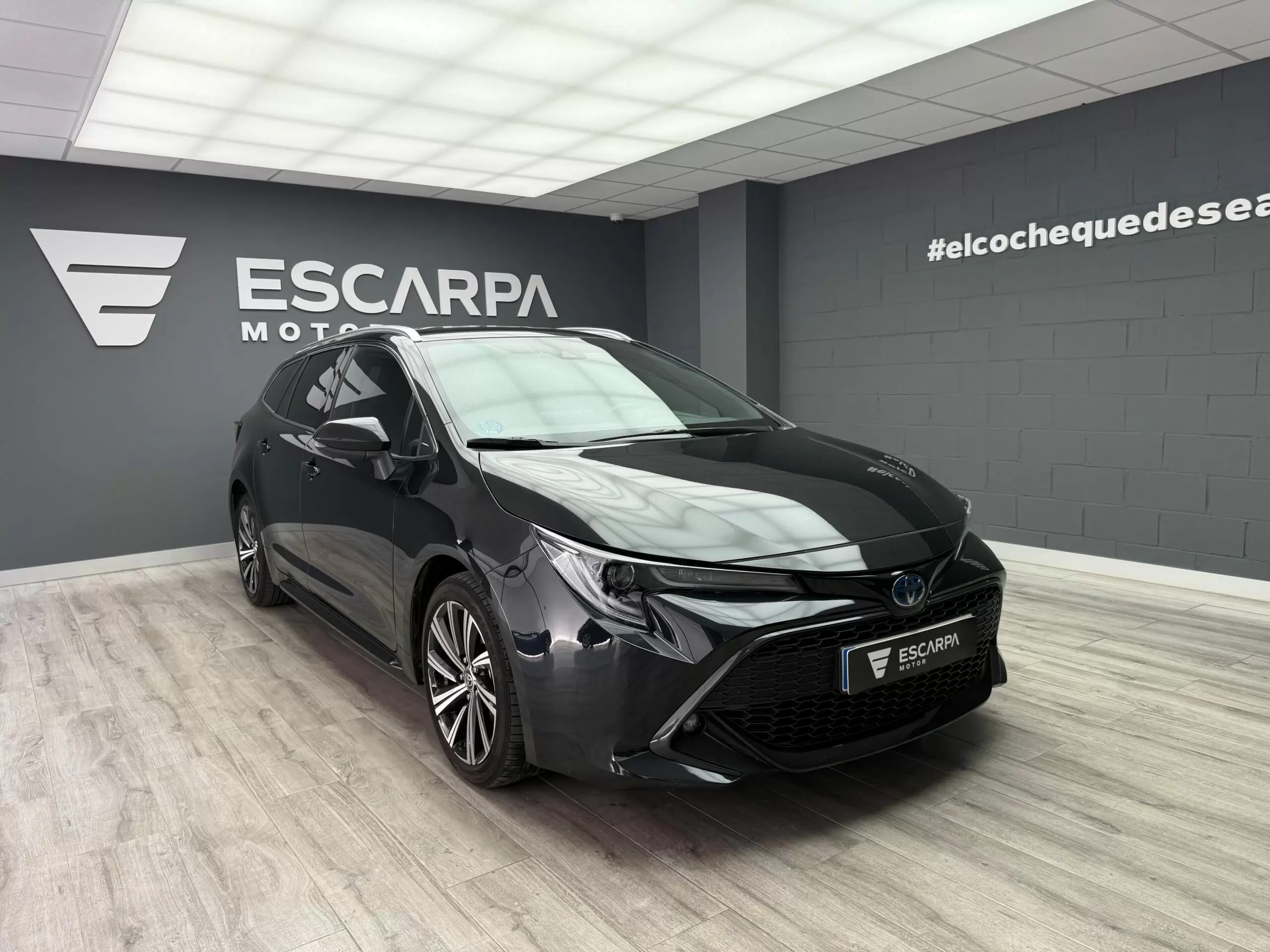 Foto exterior Toyota Corolla 2.0 180H ADVANCE LUXURY ECVT